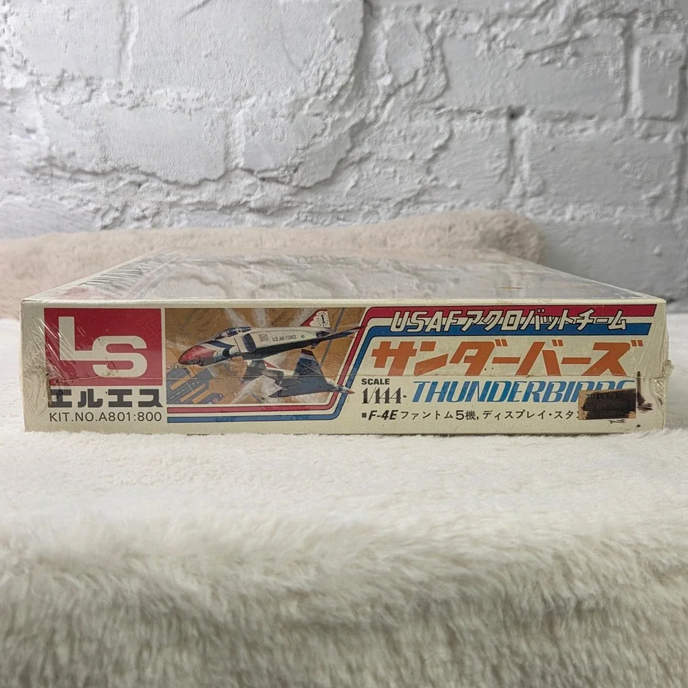LS Thunderbirds USA F4E Phantom II‎ Plastic Model Kit 1 144 Scale Display Stand